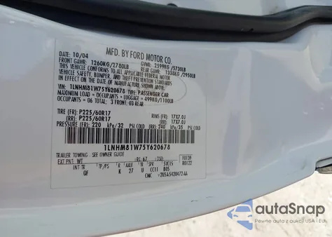 2005 Lincoln Town Car Signature z USA, uszkodzony, nr VIN 1LNHM81W75Y620678